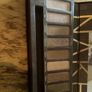 Naked2 eyeshadow palette